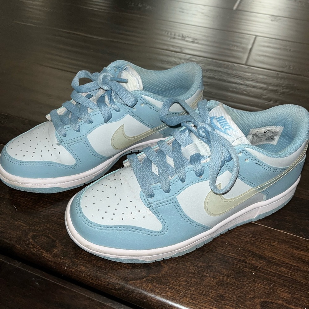 Nike dunk low aura clear